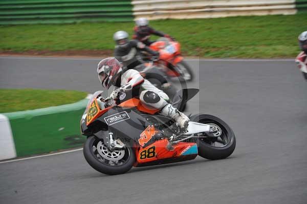 Mallory park Leicestershire;Mallory park photographs;Motorcycle action photographs;event digital images;eventdigitalimages;mallory park;no limits trackday;peter wileman photography;trackday;trackday digital images;trackday photos