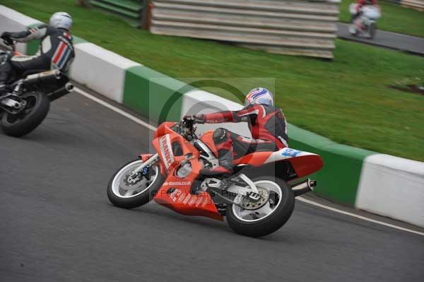 Mallory park Leicestershire;Mallory park photographs;Motorcycle action photographs;event digital images;eventdigitalimages;mallory park;no limits trackday;peter wileman photography;trackday;trackday digital images;trackday photos
