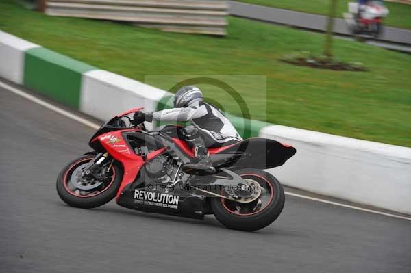 Mallory park Leicestershire;Mallory park photographs;Motorcycle action photographs;event digital images;eventdigitalimages;mallory park;no limits trackday;peter wileman photography;trackday;trackday digital images;trackday photos