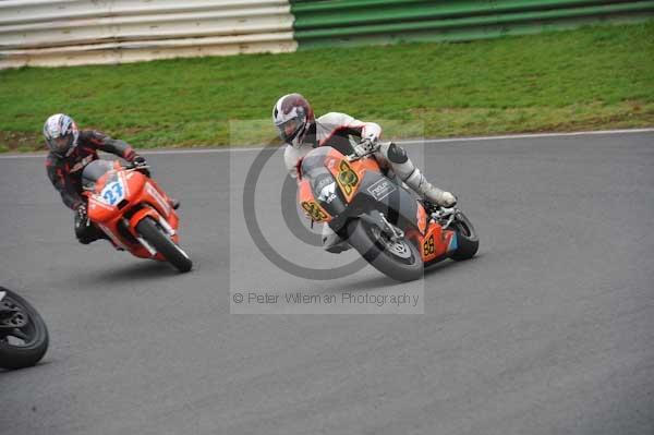 Mallory park Leicestershire;Mallory park photographs;Motorcycle action photographs;event digital images;eventdigitalimages;mallory park;no limits trackday;peter wileman photography;trackday;trackday digital images;trackday photos