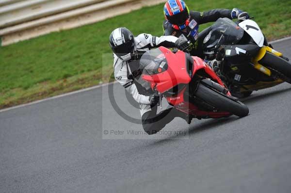 Mallory park Leicestershire;Mallory park photographs;Motorcycle action photographs;event digital images;eventdigitalimages;mallory park;no limits trackday;peter wileman photography;trackday;trackday digital images;trackday photos