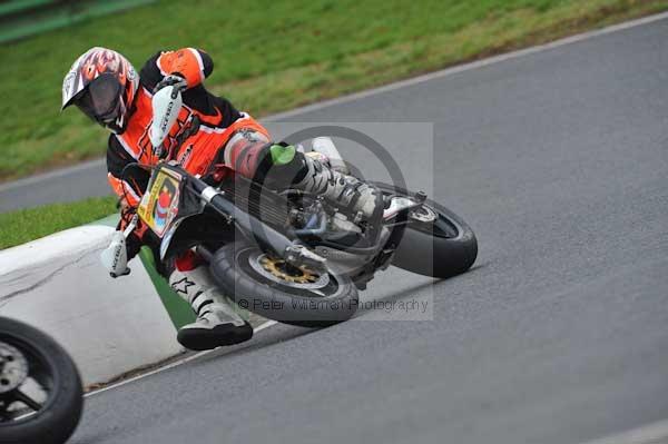 Mallory park Leicestershire;Mallory park photographs;Motorcycle action photographs;event digital images;eventdigitalimages;mallory park;no limits trackday;peter wileman photography;trackday;trackday digital images;trackday photos
