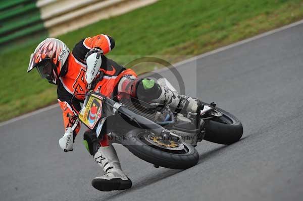 Mallory park Leicestershire;Mallory park photographs;Motorcycle action photographs;event digital images;eventdigitalimages;mallory park;no limits trackday;peter wileman photography;trackday;trackday digital images;trackday photos