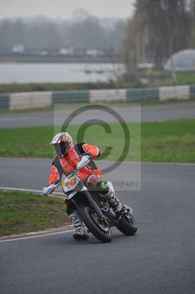 Mallory park Leicestershire;Mallory park photographs;Motorcycle action photographs;event digital images;eventdigitalimages;mallory park;no limits trackday;peter wileman photography;trackday;trackday digital images;trackday photos