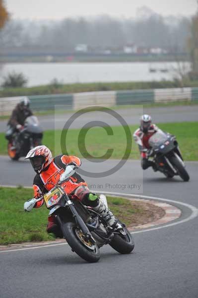 Mallory park Leicestershire;Mallory park photographs;Motorcycle action photographs;event digital images;eventdigitalimages;mallory park;no limits trackday;peter wileman photography;trackday;trackday digital images;trackday photos