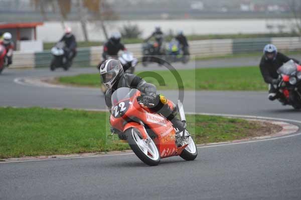 Mallory park Leicestershire;Mallory park photographs;Motorcycle action photographs;event digital images;eventdigitalimages;mallory park;no limits trackday;peter wileman photography;trackday;trackday digital images;trackday photos