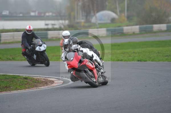 Mallory park Leicestershire;Mallory park photographs;Motorcycle action photographs;event digital images;eventdigitalimages;mallory park;no limits trackday;peter wileman photography;trackday;trackday digital images;trackday photos