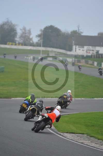 Mallory park Leicestershire;Mallory park photographs;Motorcycle action photographs;event digital images;eventdigitalimages;mallory park;no limits trackday;peter wileman photography;trackday;trackday digital images;trackday photos