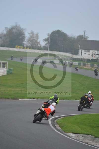 Mallory park Leicestershire;Mallory park photographs;Motorcycle action photographs;event digital images;eventdigitalimages;mallory park;no limits trackday;peter wileman photography;trackday;trackday digital images;trackday photos