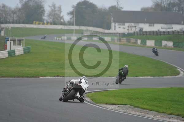 Mallory park Leicestershire;Mallory park photographs;Motorcycle action photographs;event digital images;eventdigitalimages;mallory park;no limits trackday;peter wileman photography;trackday;trackday digital images;trackday photos