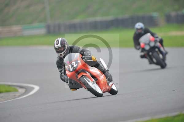 Mallory park Leicestershire;Mallory park photographs;Motorcycle action photographs;event digital images;eventdigitalimages;mallory park;no limits trackday;peter wileman photography;trackday;trackday digital images;trackday photos