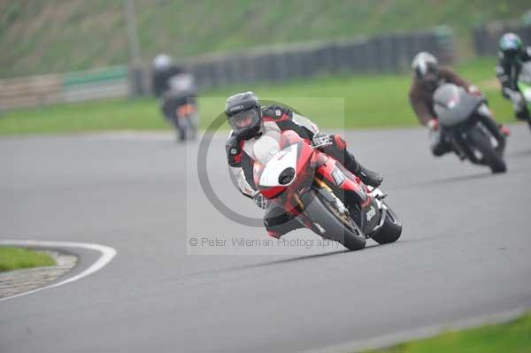 Mallory park Leicestershire;Mallory park photographs;Motorcycle action photographs;event digital images;eventdigitalimages;mallory park;no limits trackday;peter wileman photography;trackday;trackday digital images;trackday photos