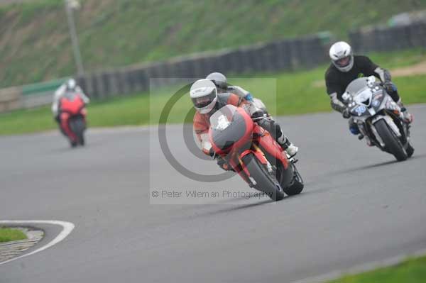 Mallory park Leicestershire;Mallory park photographs;Motorcycle action photographs;event digital images;eventdigitalimages;mallory park;no limits trackday;peter wileman photography;trackday;trackday digital images;trackday photos