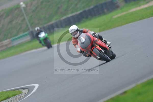 Mallory park Leicestershire;Mallory park photographs;Motorcycle action photographs;event digital images;eventdigitalimages;mallory park;no limits trackday;peter wileman photography;trackday;trackday digital images;trackday photos