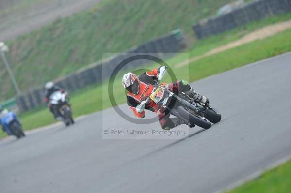 Mallory park Leicestershire;Mallory park photographs;Motorcycle action photographs;event digital images;eventdigitalimages;mallory park;no limits trackday;peter wileman photography;trackday;trackday digital images;trackday photos