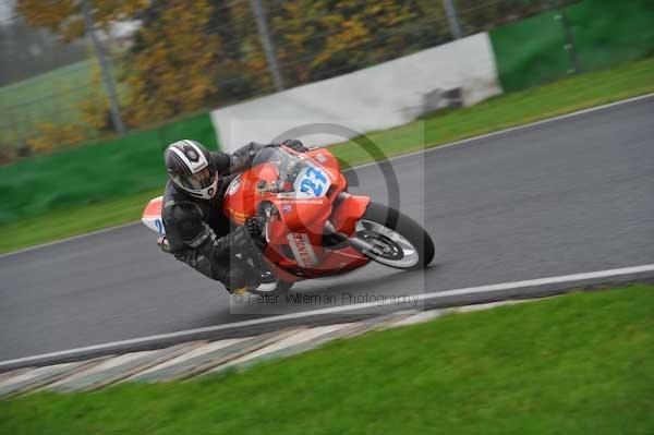 Mallory park Leicestershire;Mallory park photographs;Motorcycle action photographs;event digital images;eventdigitalimages;mallory park;no limits trackday;peter wileman photography;trackday;trackday digital images;trackday photos