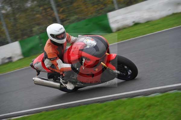 Mallory park Leicestershire;Mallory park photographs;Motorcycle action photographs;event digital images;eventdigitalimages;mallory park;no limits trackday;peter wileman photography;trackday;trackday digital images;trackday photos