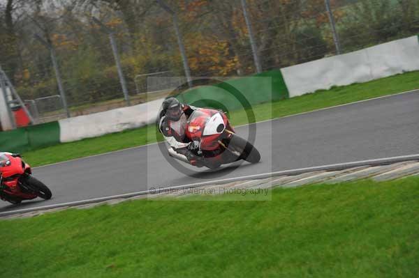 Mallory park Leicestershire;Mallory park photographs;Motorcycle action photographs;event digital images;eventdigitalimages;mallory park;no limits trackday;peter wileman photography;trackday;trackday digital images;trackday photos