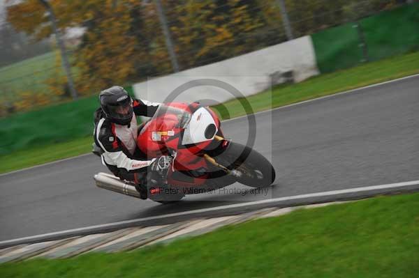Mallory park Leicestershire;Mallory park photographs;Motorcycle action photographs;event digital images;eventdigitalimages;mallory park;no limits trackday;peter wileman photography;trackday;trackday digital images;trackday photos