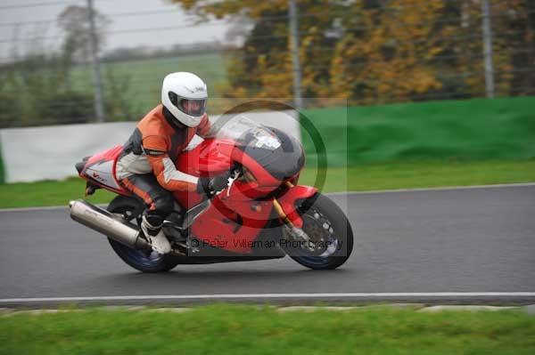 Mallory park Leicestershire;Mallory park photographs;Motorcycle action photographs;event digital images;eventdigitalimages;mallory park;no limits trackday;peter wileman photography;trackday;trackday digital images;trackday photos