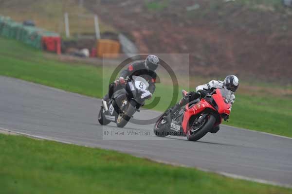 Mallory park Leicestershire;Mallory park photographs;Motorcycle action photographs;event digital images;eventdigitalimages;mallory park;no limits trackday;peter wileman photography;trackday;trackday digital images;trackday photos