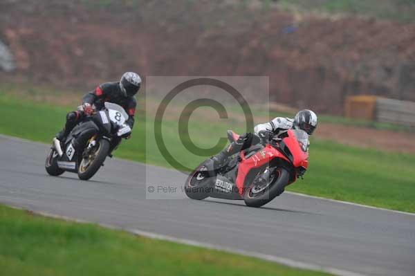 Mallory park Leicestershire;Mallory park photographs;Motorcycle action photographs;event digital images;eventdigitalimages;mallory park;no limits trackday;peter wileman photography;trackday;trackday digital images;trackday photos