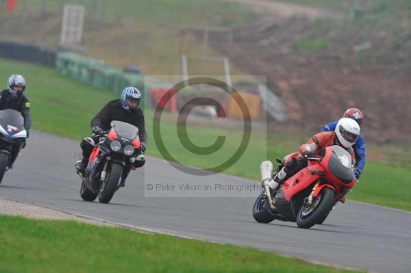 Mallory park Leicestershire;Mallory park photographs;Motorcycle action photographs;event digital images;eventdigitalimages;mallory park;no limits trackday;peter wileman photography;trackday;trackday digital images;trackday photos