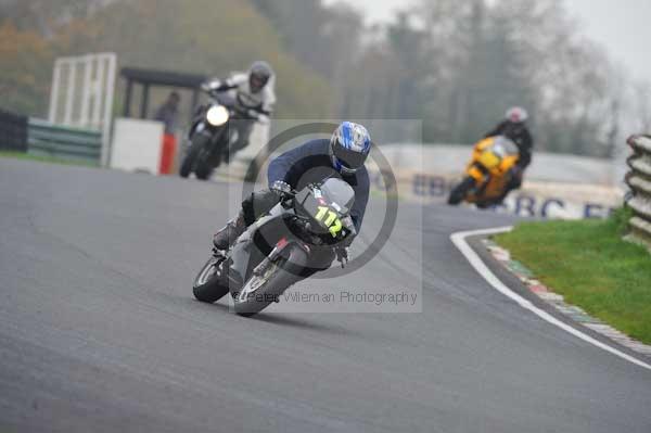 Mallory park Leicestershire;Mallory park photographs;Motorcycle action photographs;event digital images;eventdigitalimages;mallory park;no limits trackday;peter wileman photography;trackday;trackday digital images;trackday photos
