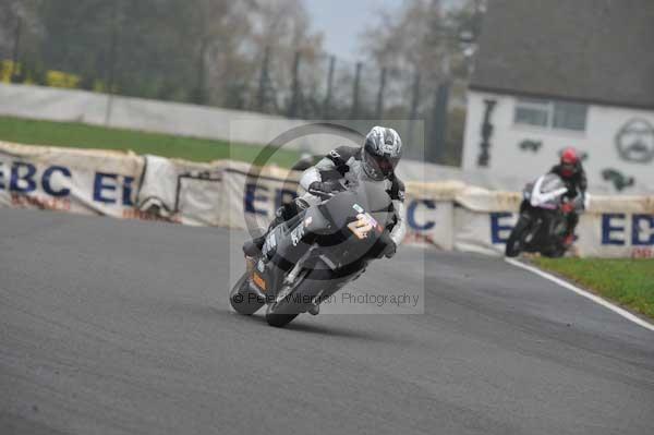 Mallory park Leicestershire;Mallory park photographs;Motorcycle action photographs;event digital images;eventdigitalimages;mallory park;no limits trackday;peter wileman photography;trackday;trackday digital images;trackday photos