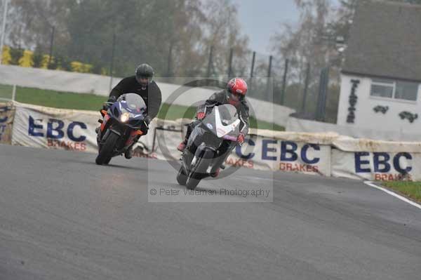 Mallory park Leicestershire;Mallory park photographs;Motorcycle action photographs;event digital images;eventdigitalimages;mallory park;no limits trackday;peter wileman photography;trackday;trackday digital images;trackday photos