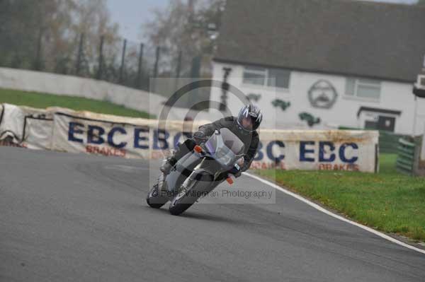 Mallory park Leicestershire;Mallory park photographs;Motorcycle action photographs;event digital images;eventdigitalimages;mallory park;no limits trackday;peter wileman photography;trackday;trackday digital images;trackday photos