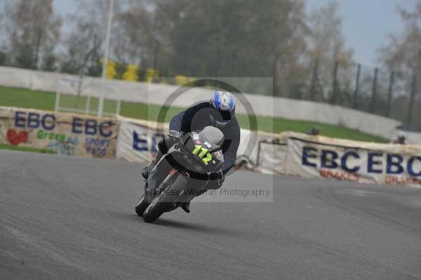 Mallory park Leicestershire;Mallory park photographs;Motorcycle action photographs;event digital images;eventdigitalimages;mallory park;no limits trackday;peter wileman photography;trackday;trackday digital images;trackday photos