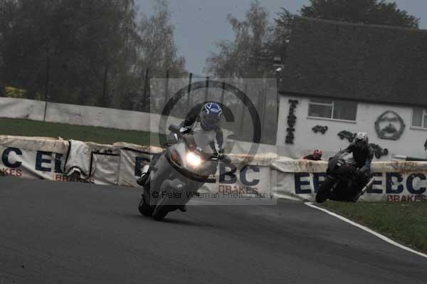 Mallory park Leicestershire;Mallory park photographs;Motorcycle action photographs;event digital images;eventdigitalimages;mallory park;no limits trackday;peter wileman photography;trackday;trackday digital images;trackday photos