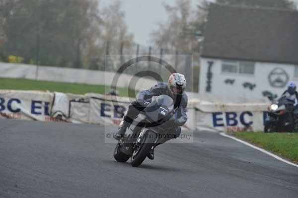 Mallory park Leicestershire;Mallory park photographs;Motorcycle action photographs;event digital images;eventdigitalimages;mallory park;no limits trackday;peter wileman photography;trackday;trackday digital images;trackday photos
