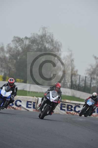 Mallory park Leicestershire;Mallory park photographs;Motorcycle action photographs;event digital images;eventdigitalimages;mallory park;no limits trackday;peter wileman photography;trackday;trackday digital images;trackday photos