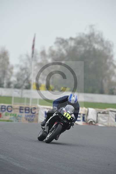 Mallory park Leicestershire;Mallory park photographs;Motorcycle action photographs;event digital images;eventdigitalimages;mallory park;no limits trackday;peter wileman photography;trackday;trackday digital images;trackday photos