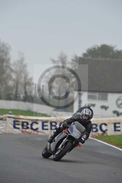Mallory park Leicestershire;Mallory park photographs;Motorcycle action photographs;event digital images;eventdigitalimages;mallory park;no limits trackday;peter wileman photography;trackday;trackday digital images;trackday photos