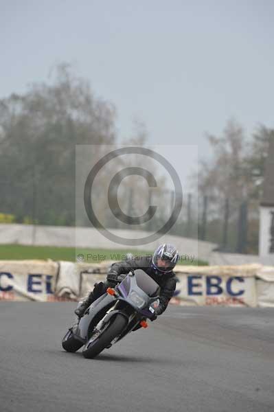 Mallory park Leicestershire;Mallory park photographs;Motorcycle action photographs;event digital images;eventdigitalimages;mallory park;no limits trackday;peter wileman photography;trackday;trackday digital images;trackday photos