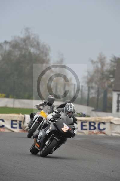 Mallory park Leicestershire;Mallory park photographs;Motorcycle action photographs;event digital images;eventdigitalimages;mallory park;no limits trackday;peter wileman photography;trackday;trackday digital images;trackday photos