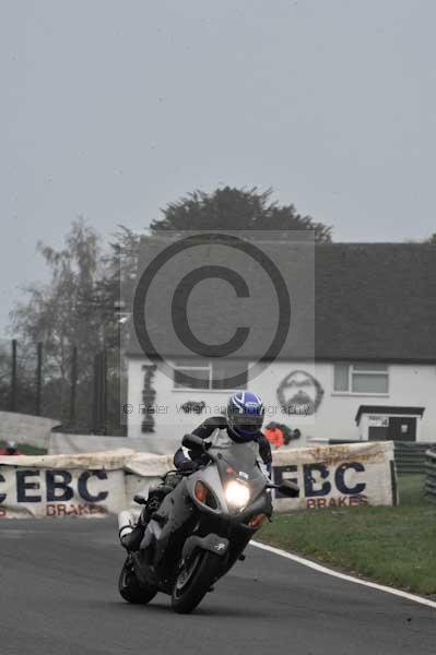 Mallory park Leicestershire;Mallory park photographs;Motorcycle action photographs;event digital images;eventdigitalimages;mallory park;no limits trackday;peter wileman photography;trackday;trackday digital images;trackday photos