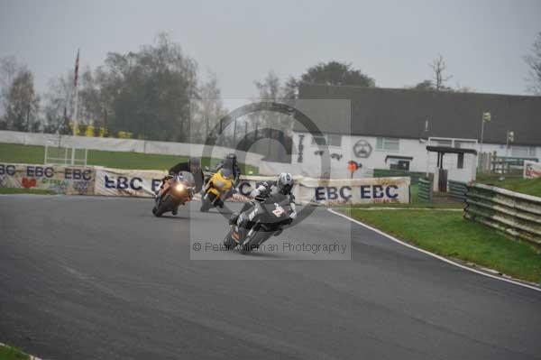 Mallory park Leicestershire;Mallory park photographs;Motorcycle action photographs;event digital images;eventdigitalimages;mallory park;no limits trackday;peter wileman photography;trackday;trackday digital images;trackday photos