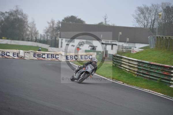 Mallory park Leicestershire;Mallory park photographs;Motorcycle action photographs;event digital images;eventdigitalimages;mallory park;no limits trackday;peter wileman photography;trackday;trackday digital images;trackday photos