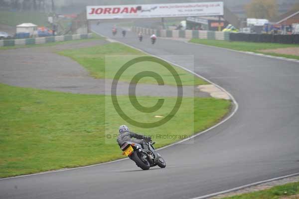 Mallory park Leicestershire;Mallory park photographs;Motorcycle action photographs;event digital images;eventdigitalimages;mallory park;no limits trackday;peter wileman photography;trackday;trackday digital images;trackday photos