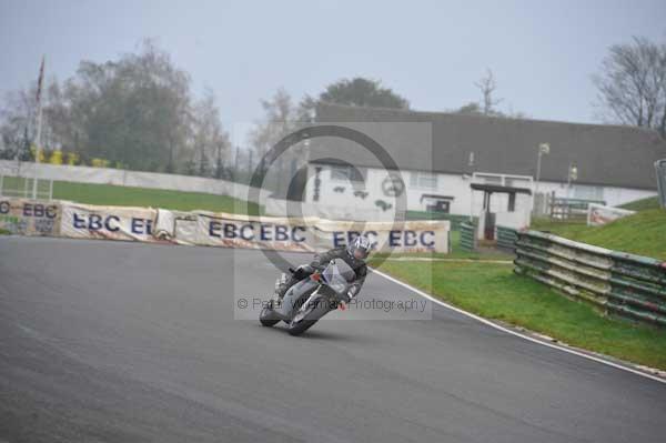 Mallory park Leicestershire;Mallory park photographs;Motorcycle action photographs;event digital images;eventdigitalimages;mallory park;no limits trackday;peter wileman photography;trackday;trackday digital images;trackday photos