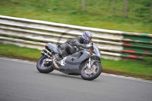 Mallory park Leicestershire;Mallory park photographs;Motorcycle action photographs;event digital images;eventdigitalimages;mallory park;no limits trackday;peter wileman photography;trackday;trackday digital images;trackday photos