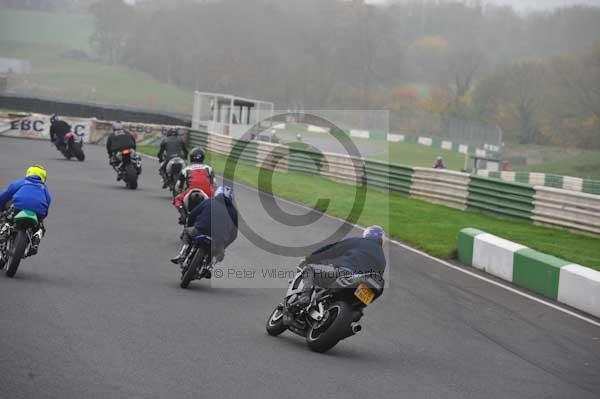 Mallory park Leicestershire;Mallory park photographs;Motorcycle action photographs;event digital images;eventdigitalimages;mallory park;no limits trackday;peter wileman photography;trackday;trackday digital images;trackday photos