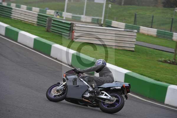 Mallory park Leicestershire;Mallory park photographs;Motorcycle action photographs;event digital images;eventdigitalimages;mallory park;no limits trackday;peter wileman photography;trackday;trackday digital images;trackday photos
