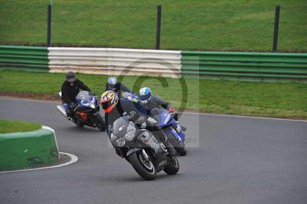 Mallory park Leicestershire;Mallory park photographs;Motorcycle action photographs;event digital images;eventdigitalimages;mallory park;no limits trackday;peter wileman photography;trackday;trackday digital images;trackday photos