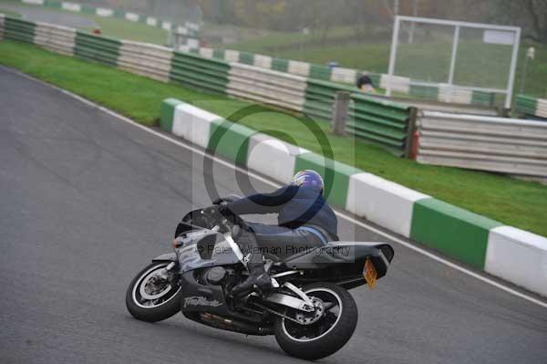 Mallory park Leicestershire;Mallory park photographs;Motorcycle action photographs;event digital images;eventdigitalimages;mallory park;no limits trackday;peter wileman photography;trackday;trackday digital images;trackday photos