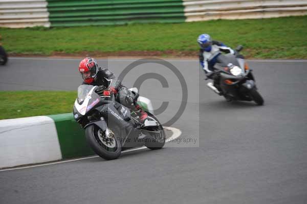 Mallory park Leicestershire;Mallory park photographs;Motorcycle action photographs;event digital images;eventdigitalimages;mallory park;no limits trackday;peter wileman photography;trackday;trackday digital images;trackday photos